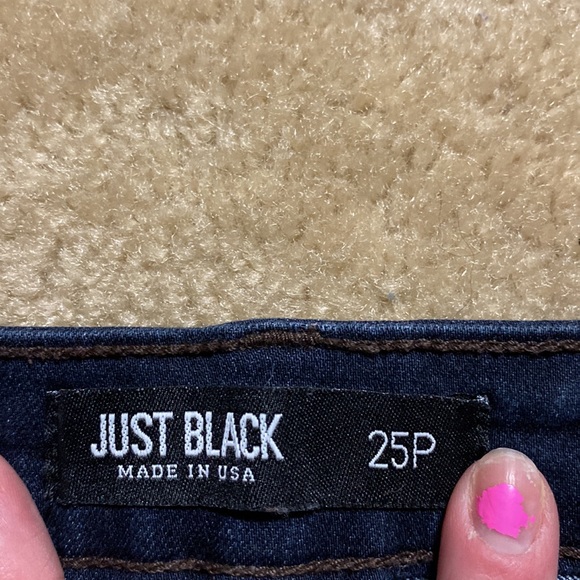 just black dark wash stretchy blue jeans- 25 petite- never worn - Picture 2 of 3